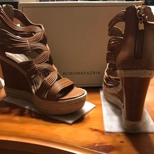 BCBGMAXAZRIA WEDGES.